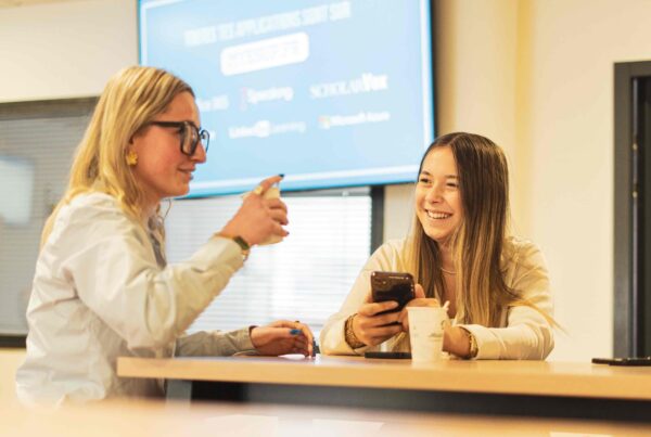 Photographe corporate à Laval pour l’école ESUP – reportage photo sur la vie du campus et les étudiants.